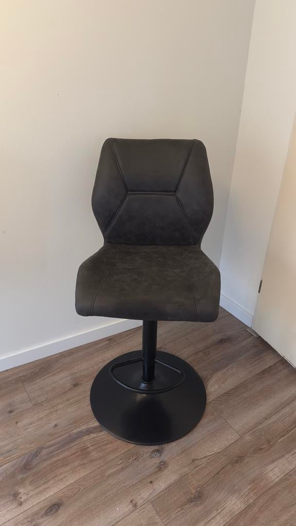 Stijlvolle antraciet barkruk Jesse - lederlook, Ophalen, Kunststof, In hoogte verstelbaar, Zo goed als nieuw