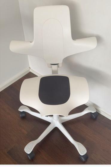 HÅG Capisco Puls Bureaustoel - Ergonomisch en Stijlvol, Huis en Inrichting, Bureaustoelen, Zo goed als nieuw, Bureaustoel, Wit