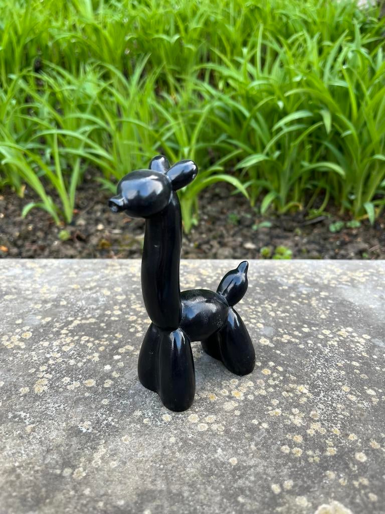 Zwart decoratief beeldje van een ballon-giraffe, Antiek en Kunst, Kunst | Beelden en Houtsnijwerken, Ophalen of Verzenden