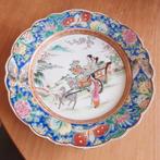 JAPAN: Schaal Bord Famille Rose Dames in Kar, Verzenden