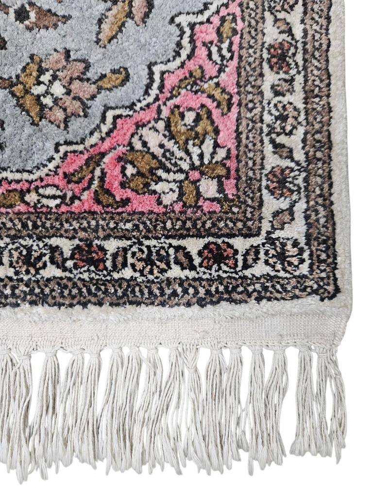 Handmade oriental silk Kashmir carpet floral Birds 47x52cm, 50 tot 100 cm, Ophalen of Verzenden, Zo goed als nieuw, Onbekend