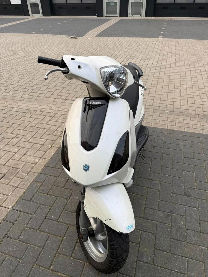Piaggio Fly 50cc snor, Fietsen en Brommers, Snorfietsen en Snorscooters, Gebruikt, Piaggio, Benzine, Ophalen of Verzenden