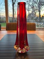 Prachtige vintage glazen vaas – rood Sommerso design, Verzenden
