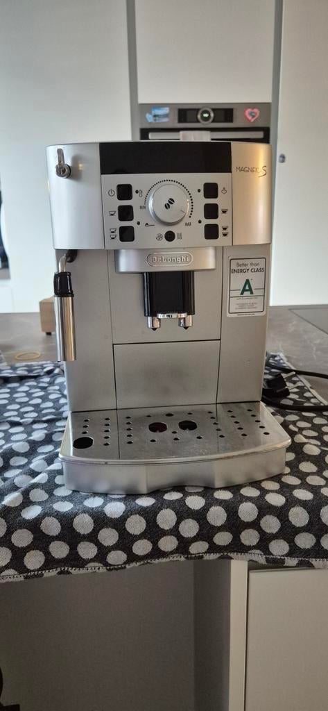 DeLonghi Magnifica S - Goede staat, Witgoed en Apparatuur, Koffiezetapparaten, Espresso apparaat, Ophalen of Verzenden, Zo goed als nieuw