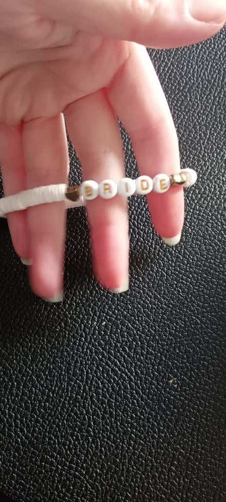 Bride to be armbandje wit goud elastisch - nieuw, Wit, Nieuw, Ophalen of Verzenden, Elastiek