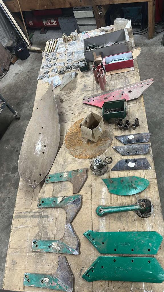 Diverse onderdelen voor Kverneland ploeg, Zakelijke goederen, Agrarisch | Werktuigen, Akkerbouw, Grondbewerking, Ophalen