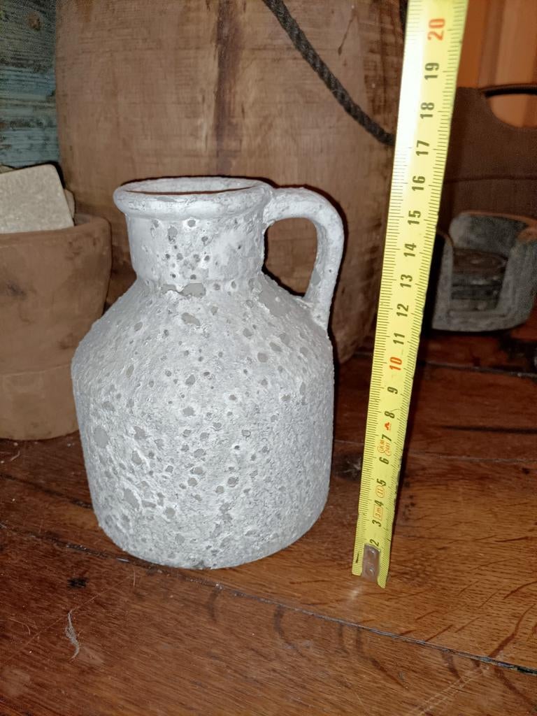 Mooie brocante beton look vaasje kannetje, Antiek en Kunst, Ophalen of Verzenden