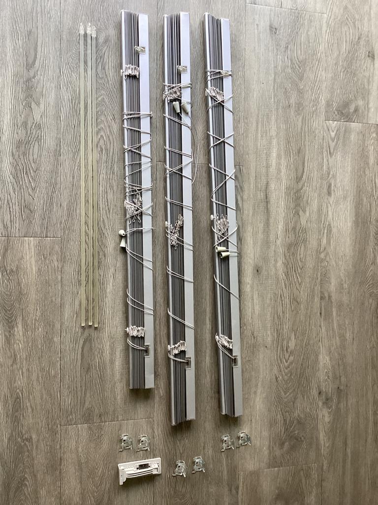 Te koop.   Lamellen ,zilver, Gebruikt, Overige kleuren, 150 tot 200 cm, 50 tot 100 cm