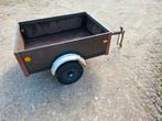 Kleine aanhanger met stalen frame en betonplex bodem, Ophalen of Verzenden