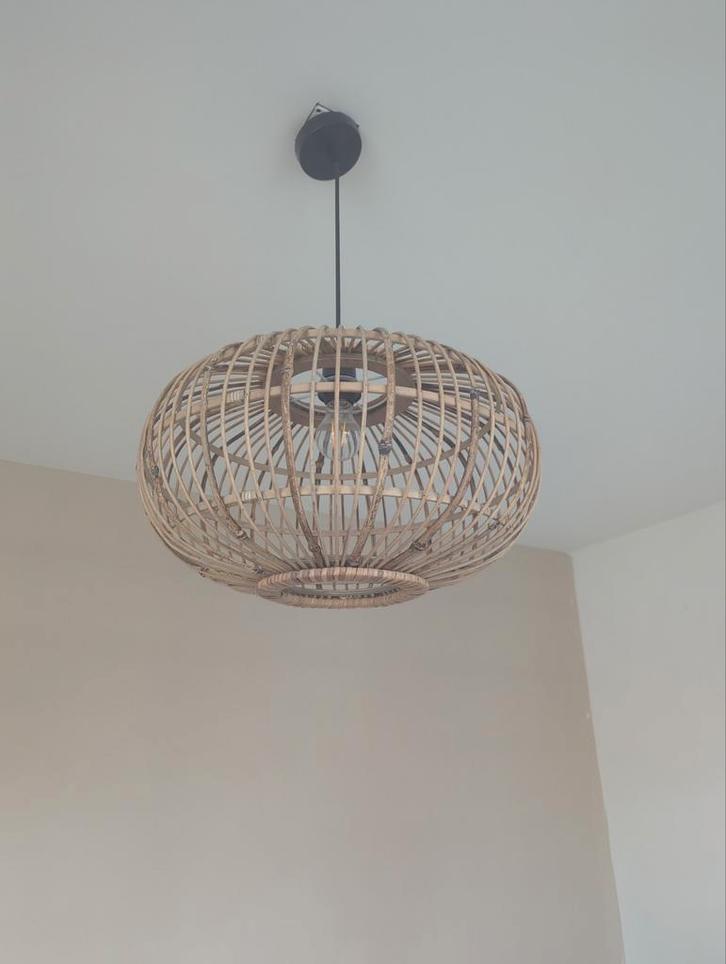 Mooie rotan lamp (Kwantum), Huis en Inrichting, Lampen | Hanglampen, Zo goed als nieuw, Minder dan 50 cm, Overige materialen, Ophalen of Verzenden
