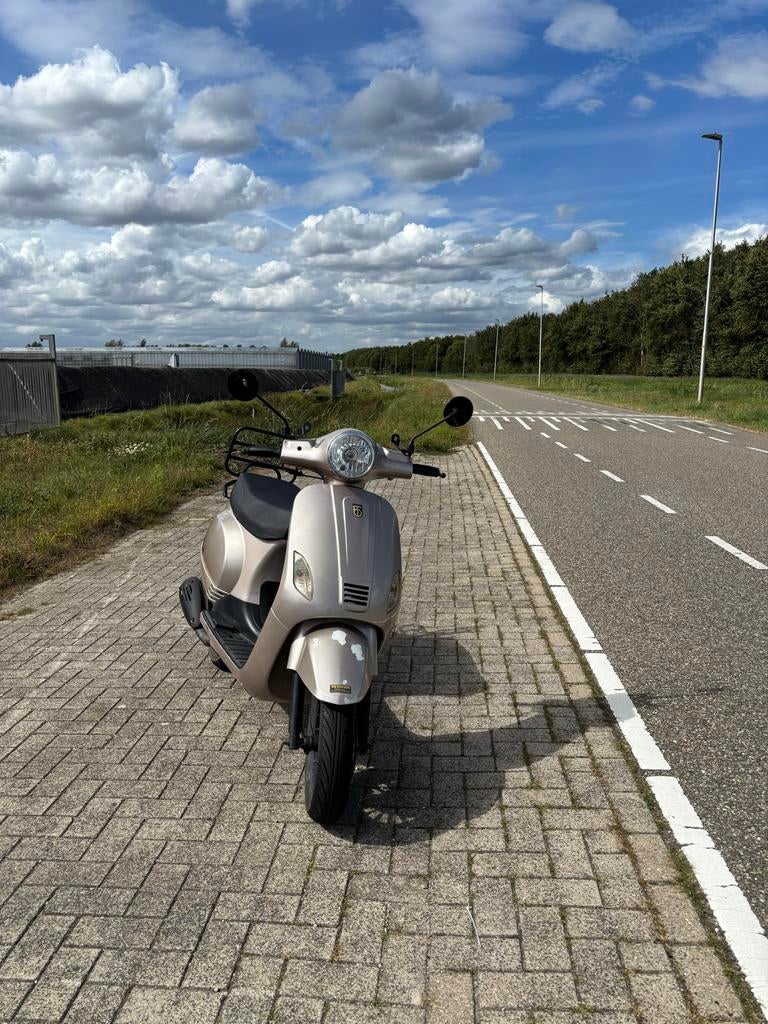 Riva Scooter - Snel en Begrensd, 80-85km/u, Fietsen en Brommers, Overige merken, Gebruikt, Ophalen of Verzenden, Benzine