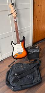 Linkshandige Squier Stratocaster + versterker – startersset, Met versterker, Zo goed als nieuw, Solid body, Ophalen