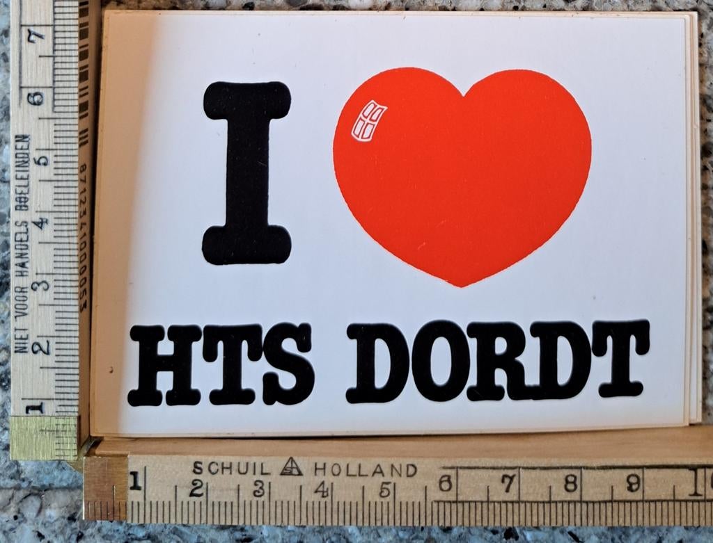 Vintage sticker I ️️️ HTS Dordt Dordrecht I LOVE HTS DORDT, Verzamelen, Stickers, Zo goed als nieuw, Overige typen, Ophalen of Verzenden