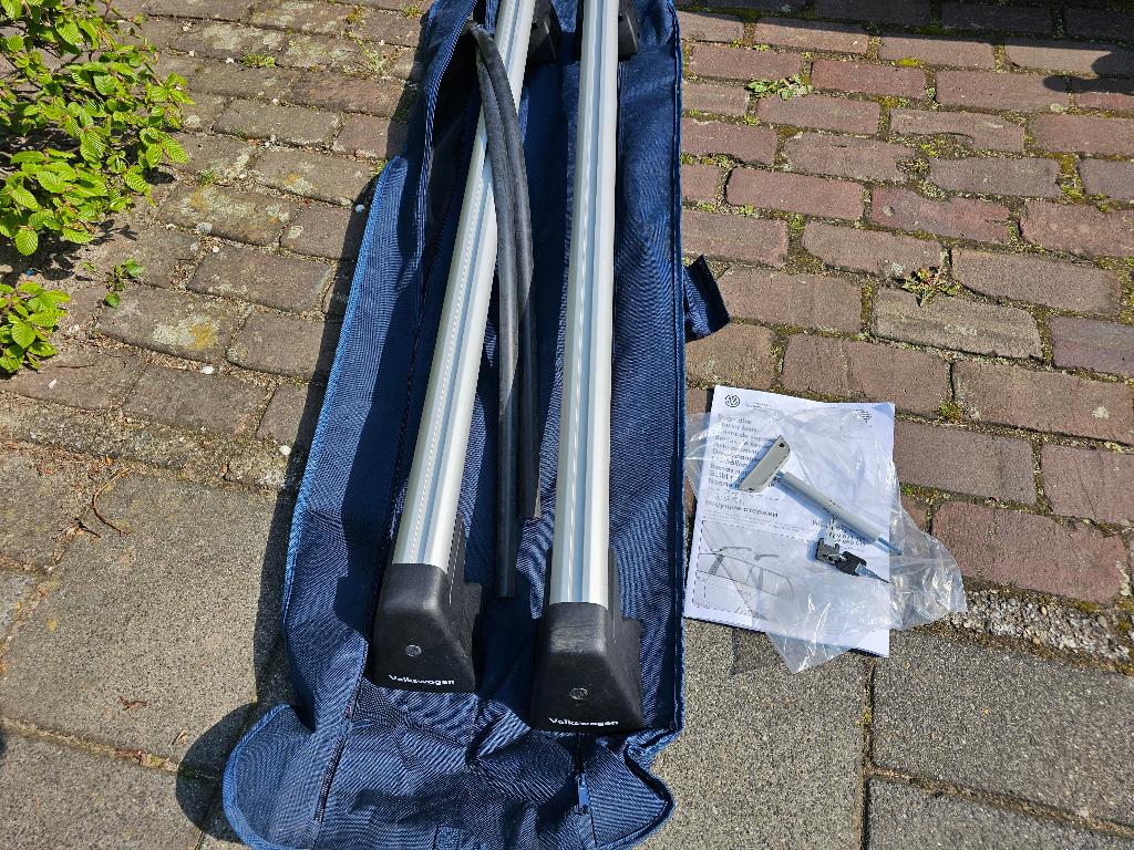 Nieuw. Originele VW dakdragers Passat B8 (vanaf 2015), Auto diversen, Dakdragers, Ophalen of Verzenden, Zo goed als nieuw