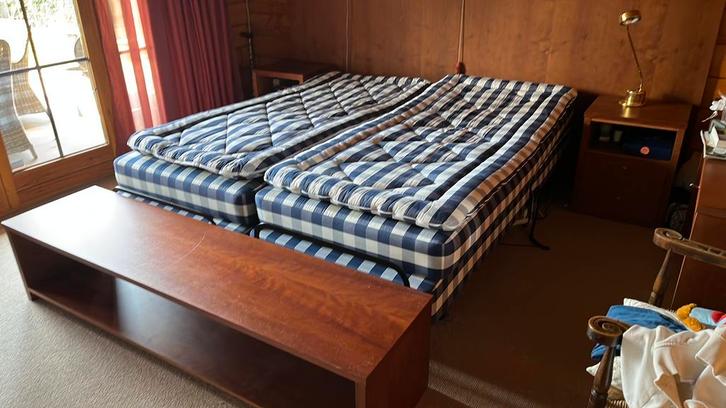 Zeer volledige boxspring set Hästens elektrisch verstelbaar, Huis en Inrichting, Slaapkamer | Bedden, Gebruikt, Tweepersoons, 180 cm