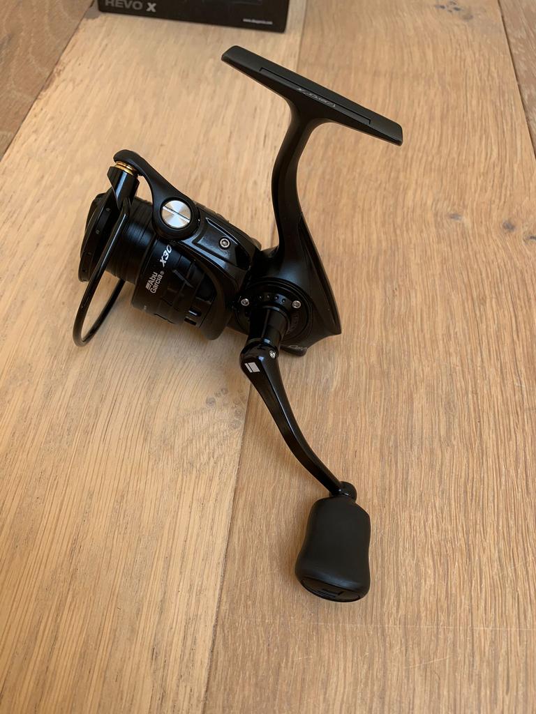 Nieuwe Abu Garcia Revo 2 X 3000 & 4000 molens, 7 lagers, Abu garcia, Molen, Nieuw, Ophalen of Verzenden