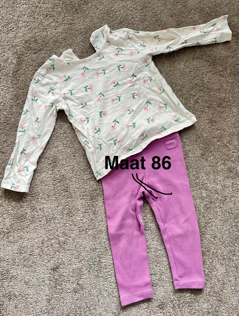 Set paarse lange broek + shirt lange mouw met bloemen 86, Kinderen en Baby's, Babykleding | Maat 68, Ophalen of Verzenden, Gebruikt