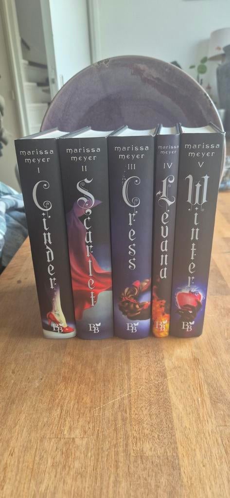Lunar Chronicles boeken van Marissa Meyer (Nederlands), Boeken, Ophalen of Verzenden, Gelezen