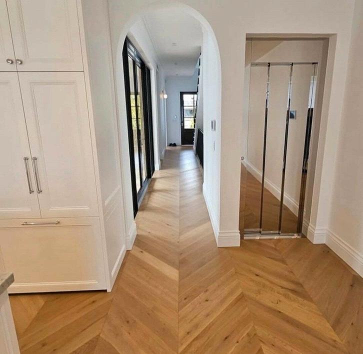 HONGAARSE PUNT- EIKEN CHEVRON VLOER! GEOLIED, Huis en Inrichting, Stoffering | Vloerbedekking, Nieuw, Parket, 75 m² of meer, Ophalen