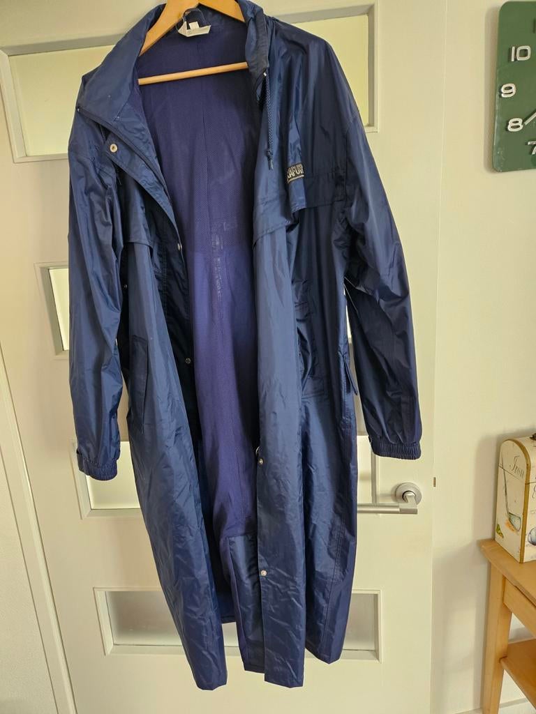 Lange Arafura regenjas, Ophalen, Regenjas