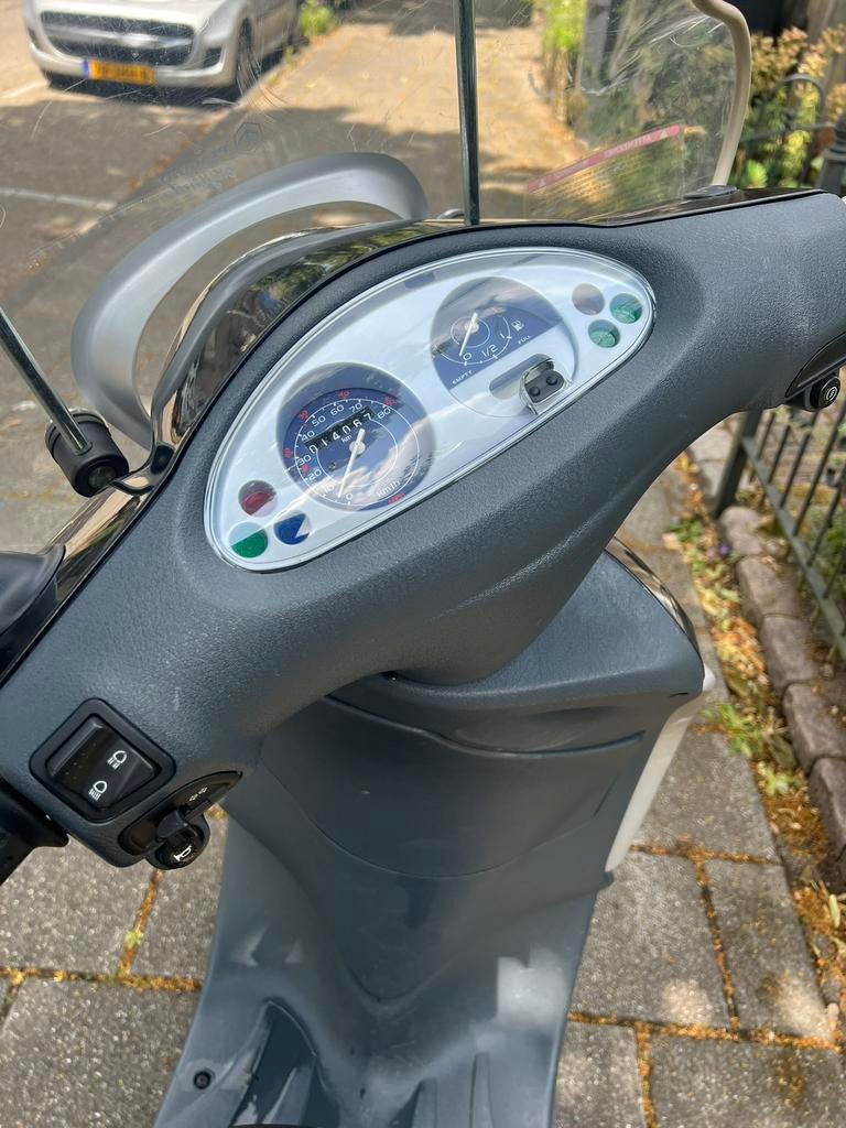 Piaggio fly, Fietsen en Brommers, Scooters | Piaggio, Ophalen, Zo goed als nieuw, Benzine, Fly