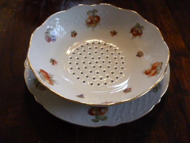 oude porseleinen fruittest 20-24 cm Bavaria, Huis en Inrichting, Keuken | Servies, Zo goed als nieuw, Schaal of Schalen, Overige stijlen