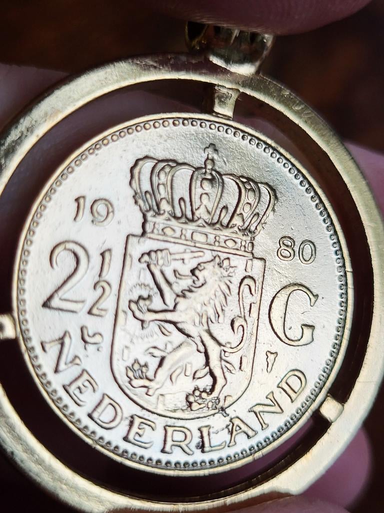 Vergulde Rijksdaalder 1980 in Hanger - Koningin Juliana, Ophalen of Verzenden, Koningin Juliana, 2½ gulden