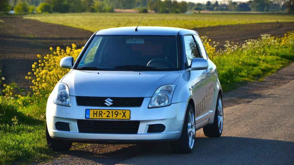 Suzuki Swift 3-deurs Nette sportieve auto APK t/m 01-10-2026, Auto's, Suzuki, Stof, Swift, Handgeschakeld, 93 pk