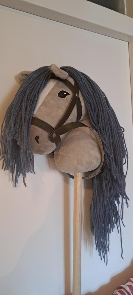 Stokpaard / hobbyhorse met verzorgingsset. Merk: By Atrup, Ophalen, Zo goed als nieuw, Jongen of Meisje