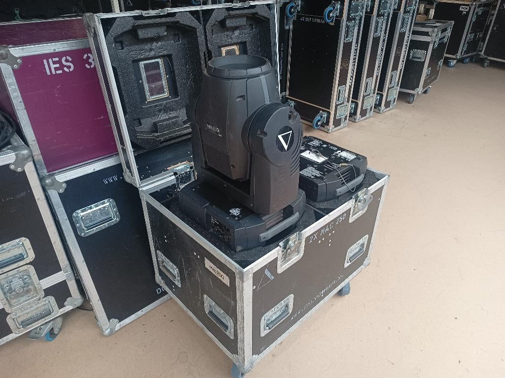 12x Martin Mac 250 Wash, Muziek en Instrumenten, Licht en Laser, Gebruikt, Licht, Ophalen of Verzenden