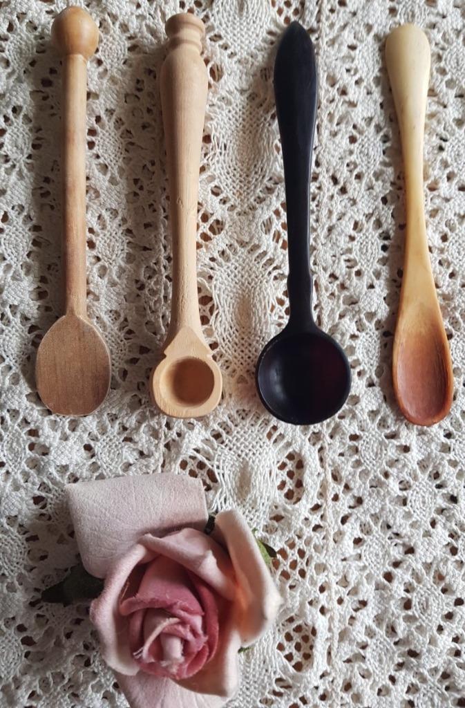 2 Houten mosterdlepeltjes + nog 1 oude benen mosterdlepeltje, Antiek en Kunst, Ophalen of Verzenden