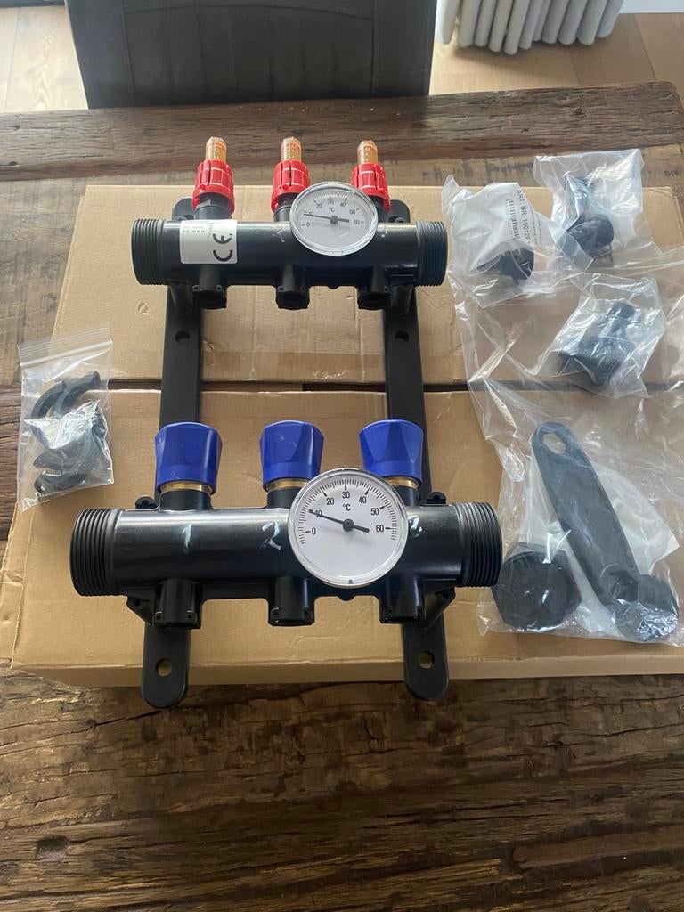 Te koop 3 groeps vloerverwarmings verdeler, Ophalen, Minder dan 30 cm, Overige typen, Minder dan 60 cm