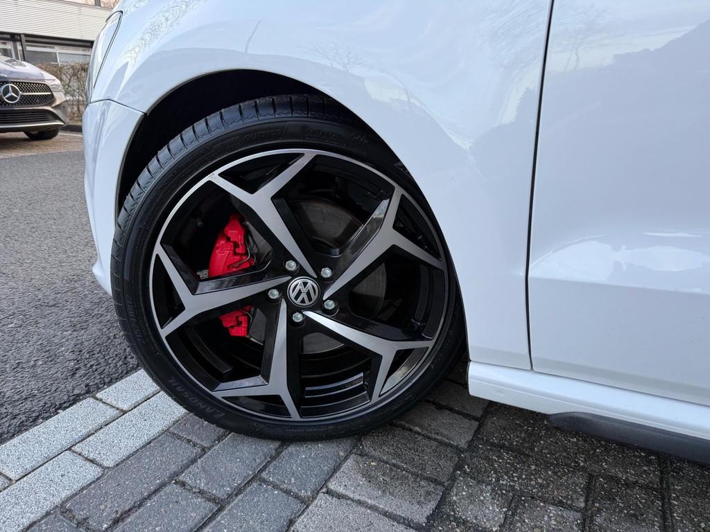 Volkswagen Polo 1.4 TSI GTI AUT 5-DRS ECC/PDC/NAVI/CAM/GTi17, Auto's, Stof, Zwart, 4 cilinders, Stoelverwarming