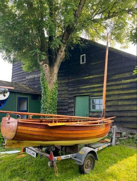 Oostzaanse Jol 12 voet met zeilen en trailer, Watersport en Boten, Open zeilboten, Gebruikt, Overige typen, 3 tot 6 meter, Hout