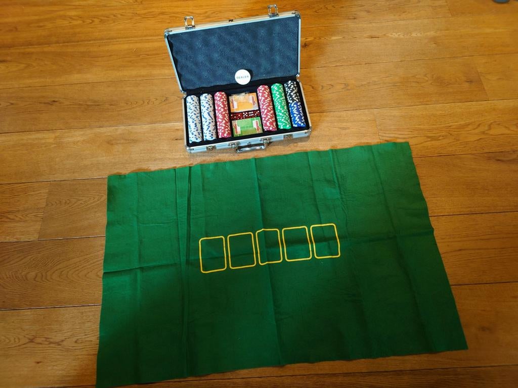 Complete pokerset (300 fiches) met kleed!, NIEUW!, Hobby en Vrije tijd, Ophalen of Verzenden, Nieuw