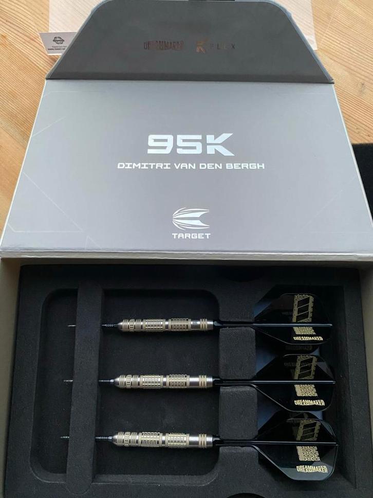 Target Dimitri van den Bergh 95K Swiss Point 95% - 24g, Sport en Fitness, Darts, Nieuw, Pijlen, Ophalen of Verzenden