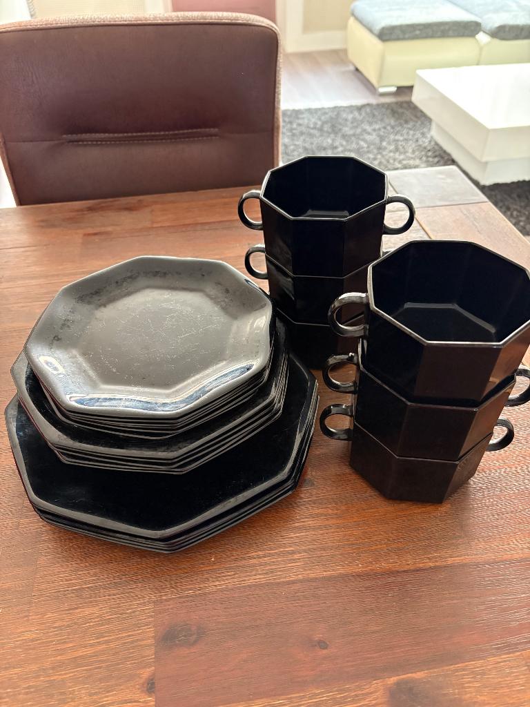 Gratis servies (zwart) – Dordrecht, Ophalen, Gebruikt, Keramiek, Overige stijlen