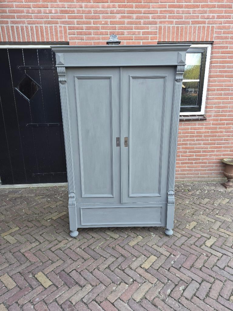 Antieke Grenen Kast in de Krijt Verf