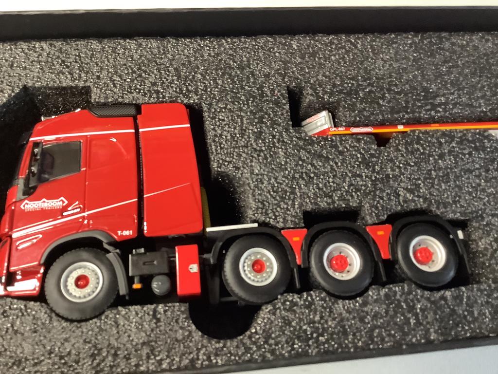 Nooteboom volvo, Hobby en Vrije tijd, Modelauto's | 1:50, Ophalen of Verzenden, Zo goed als nieuw, Bus of Vrachtwagen, Tekno