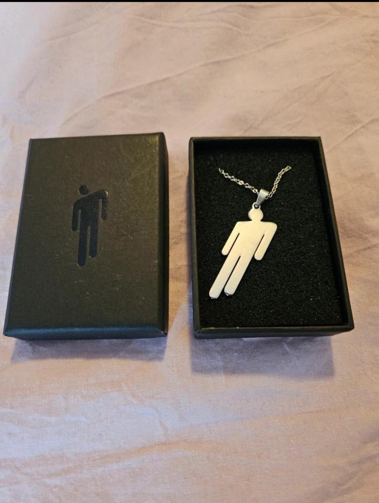 Billie Eilish Ketting  BLOHSH, Sieraden, Tassen en Uiterlijk, Kettingen, Ophalen, Met hanger, Zo goed als nieuw, Zilver