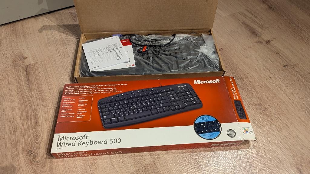 Microsoft Wired Keyboard 500 PS/2 Retro nieuw, Computers en Software, Toetsenborden, Ophalen of Verzenden, Nieuw