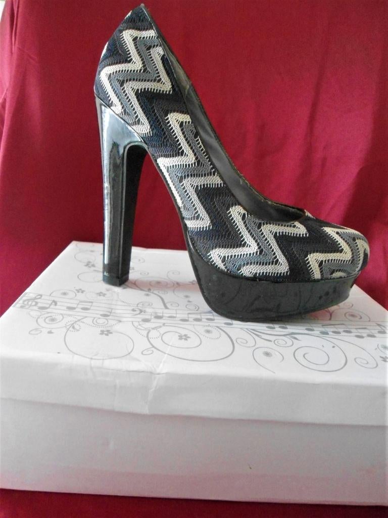 Lak pumps met plateauzool en stoffen bovenlaag mt. 38, Kleding | Dames, Schoenen, Ophalen, Tango, Pumps, Zwart