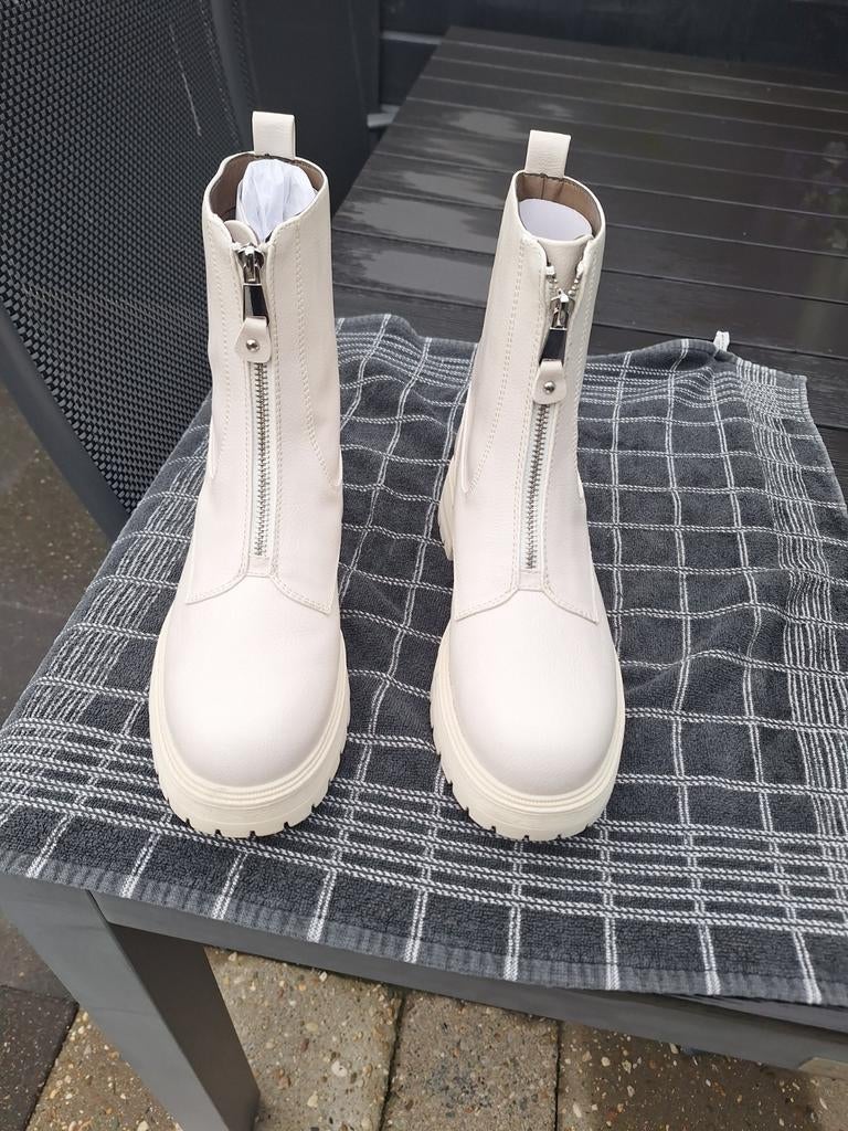 te koop witte dames laarzen halfhoog maat 39, Hoge laarzen, Wit, Nieuw, Ophalen of Verzenden