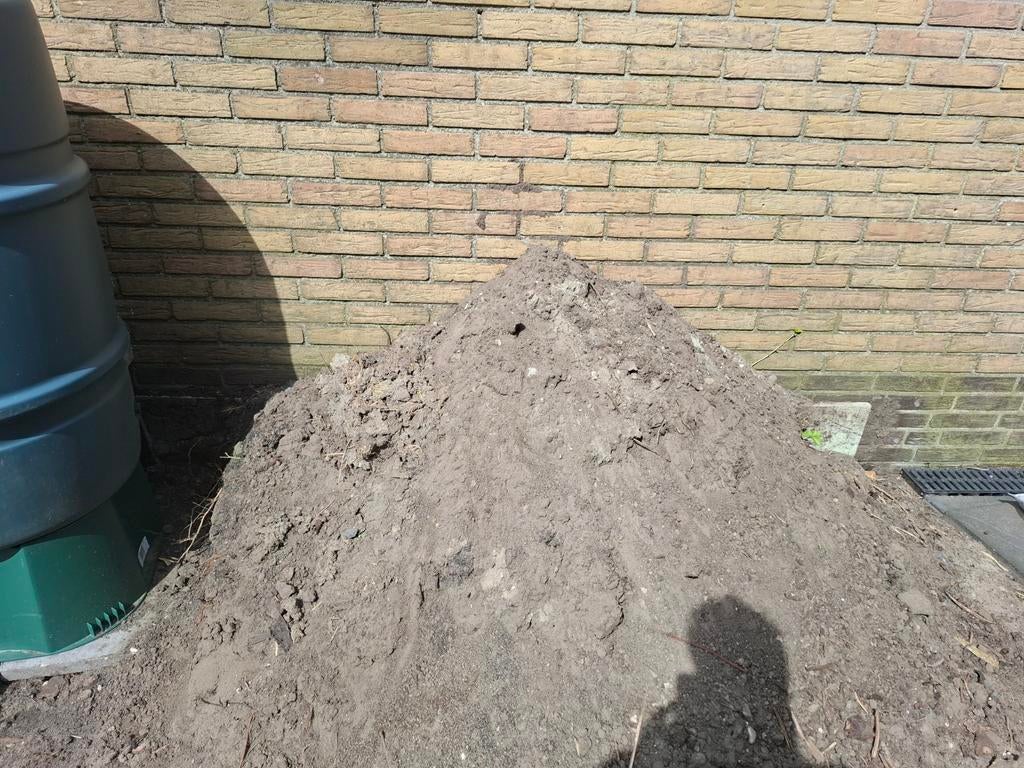 Zwarte tuinaarde (ca. 1 kuub) in Groenlo, Ophalen, Tuinaarde