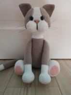Gehaakte Knuffel Poes Zittend - 30 cm Hoog, Ophalen of Verzenden, Nieuw, Poes