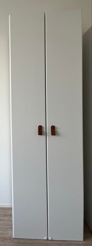 Witte kledingkast met leren handgrepen, Huis en Inrichting, Ophalen, Gebruikt, 50 tot 100 cm, 150 tot 200 cm