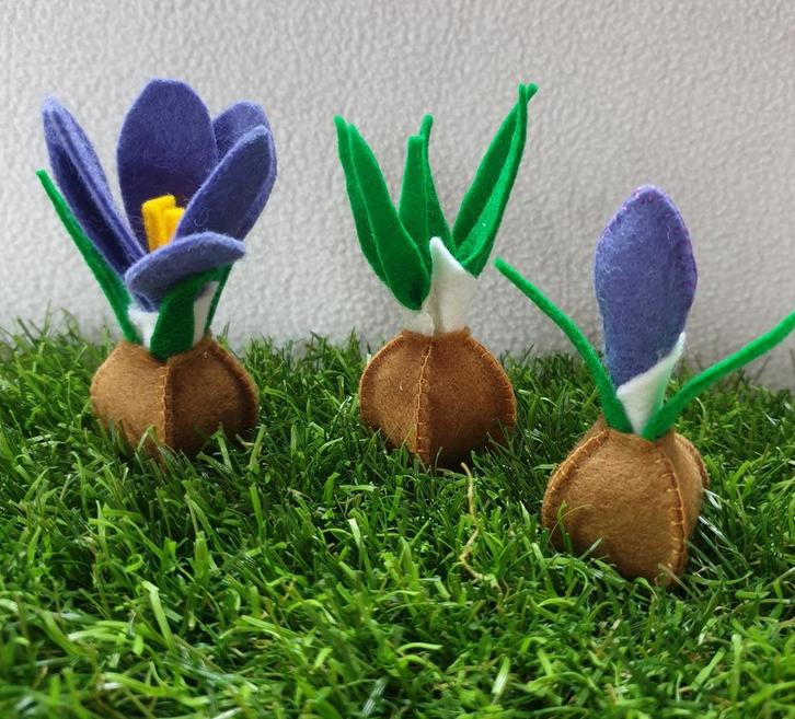 Lente krokusbollen 3 stuks wolvilt nieuw, Hobby en Vrije tijd, Vilt, Nieuw, Figuurtje(s), Wolvilt, Ophalen of Verzenden