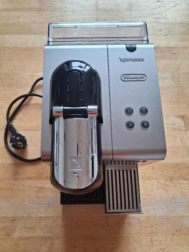Delonghi Nespresso Lattissima cups-espressomachine, Witgoed en Apparatuur, Koffiezetapparaten, Ophalen, Koffiepads en cups, Gebruikt