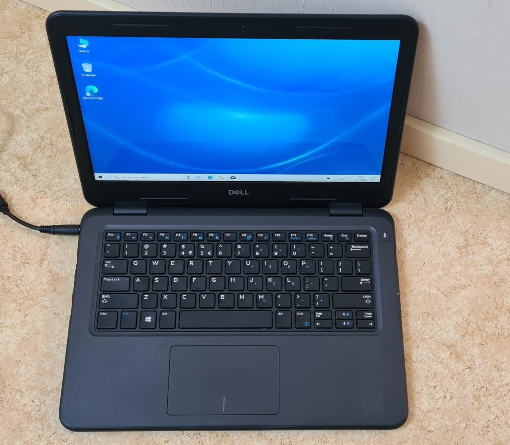 Mooie Dell latitude 3300 laptop + touchscreen Lader Wind 11, Gebruikt, 13 inch, Minder dan 2 Ghz, Met touchscreen
