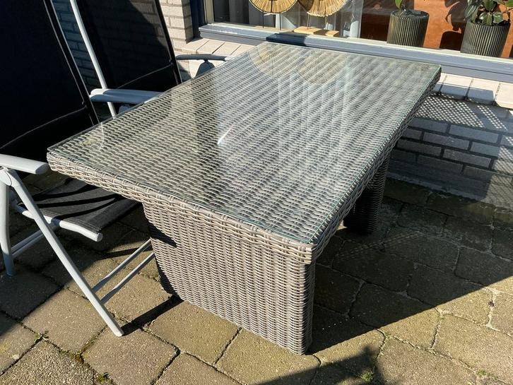Wicker tuintafel met glazen blad, Tuin en Terras, Tuintafels, Gebruikt, Rechthoekig, Wicker, Ophalen of Verzenden